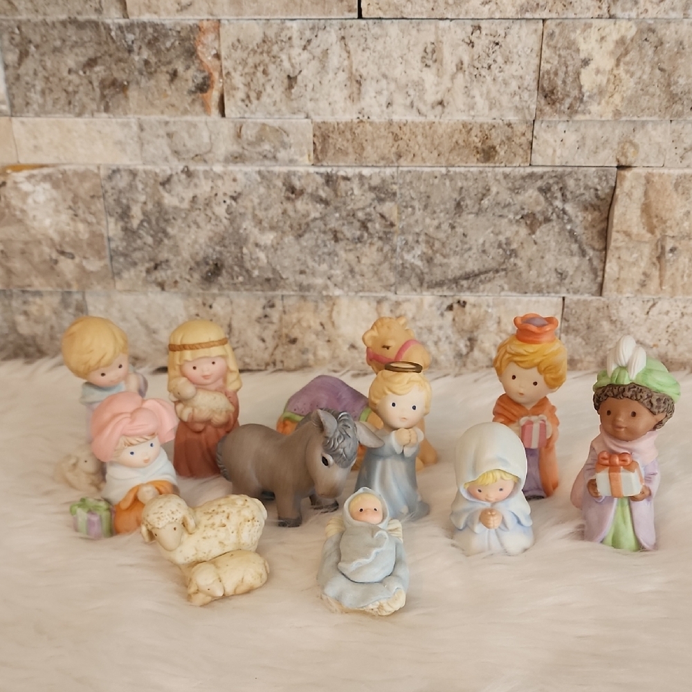 Avon 1986 Heavenly Blessings Children's Nativity Figurine Set 9